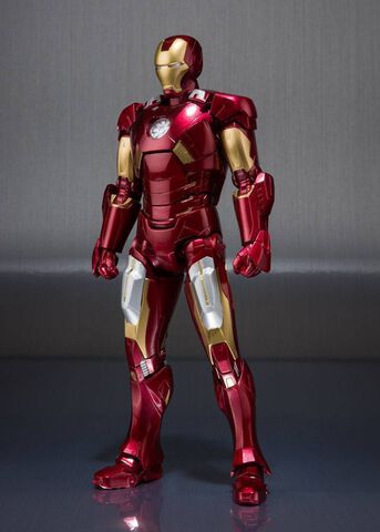 Figurine S.h Figuarts - Iron Man 3 - Iron Man Mark VII Et Hall Of Armor Articulé