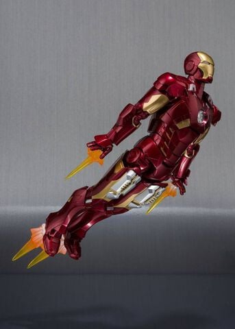 Figurine S.h Figuarts - Iron Man 3 - Iron Man Mark VII Et Hall Of Armor Articulé