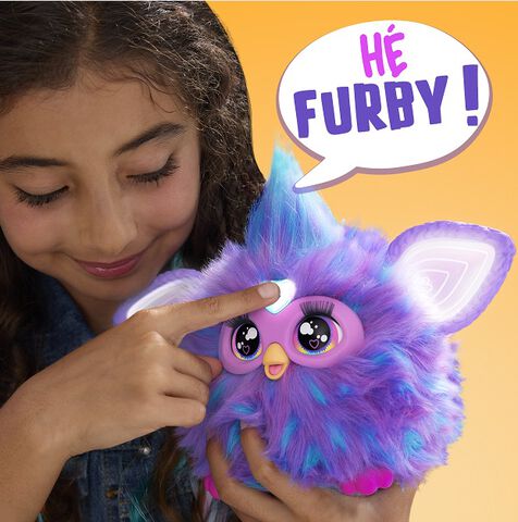 Furby 2023 : la célèbre peluche interactive est de retour !