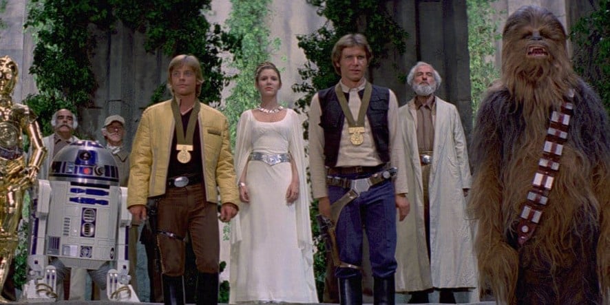 Une remise de médailles dans Star Wars : Un Nouvel Espoir