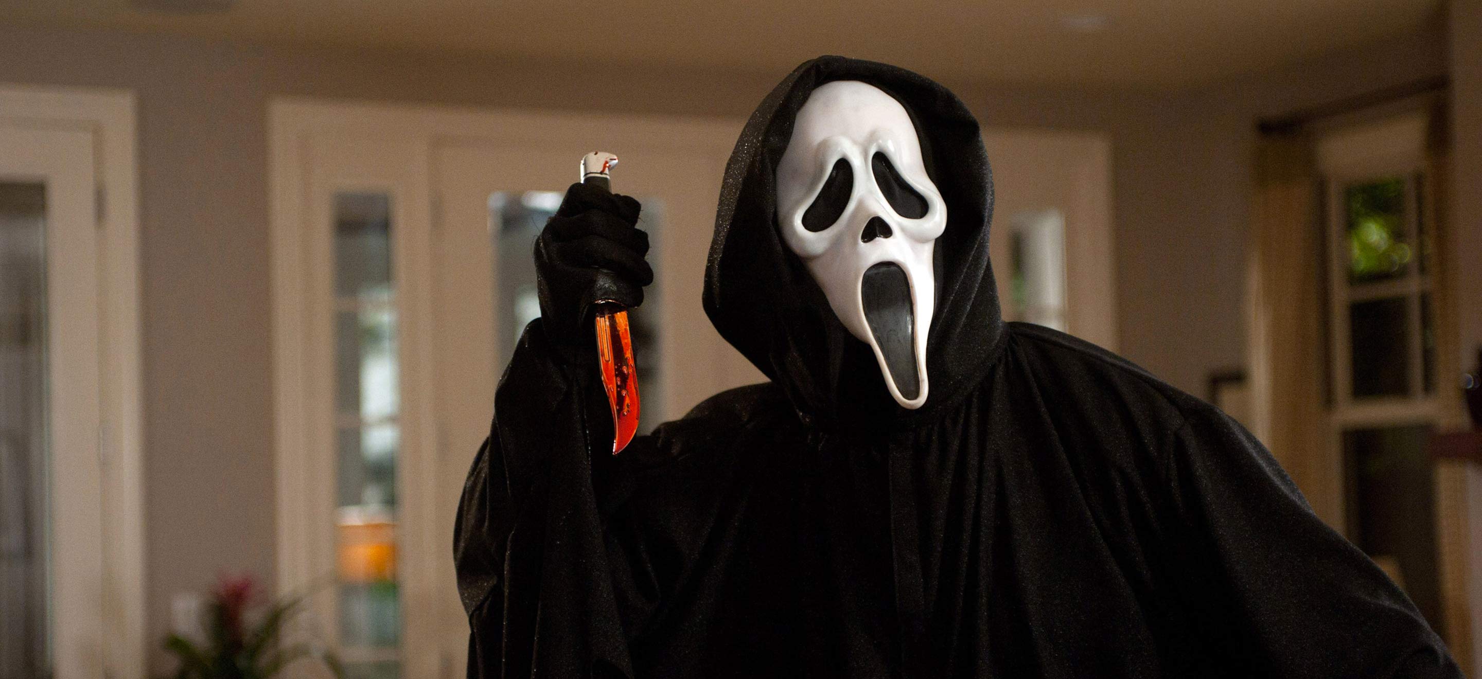 Ghostface a un costume pas du tout pratique pour un tueur…